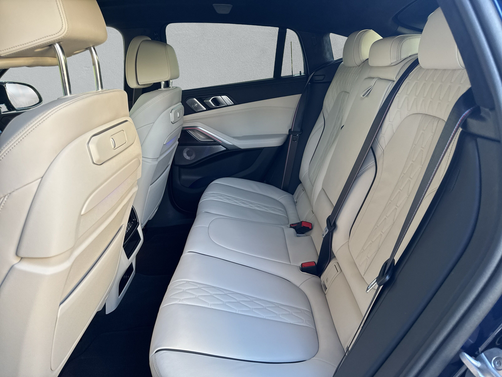 BMW X6 xDr48V M60i M SportPro - 12