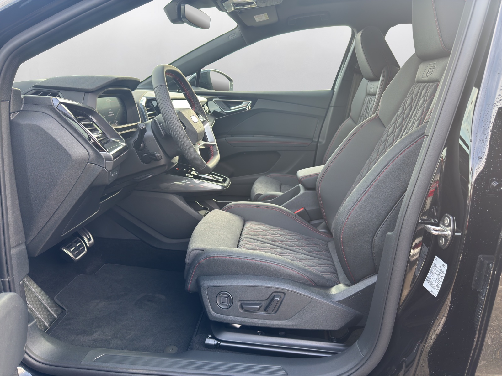 AUDI Q4 e-tron 45 Edition Swiss Ski quattro - 10