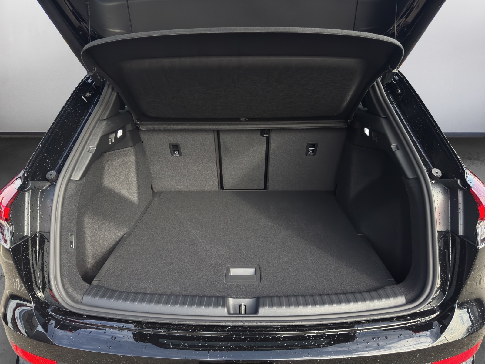 AUDI Q4 e-tron 45 Edition Swiss Ski quattro - 12