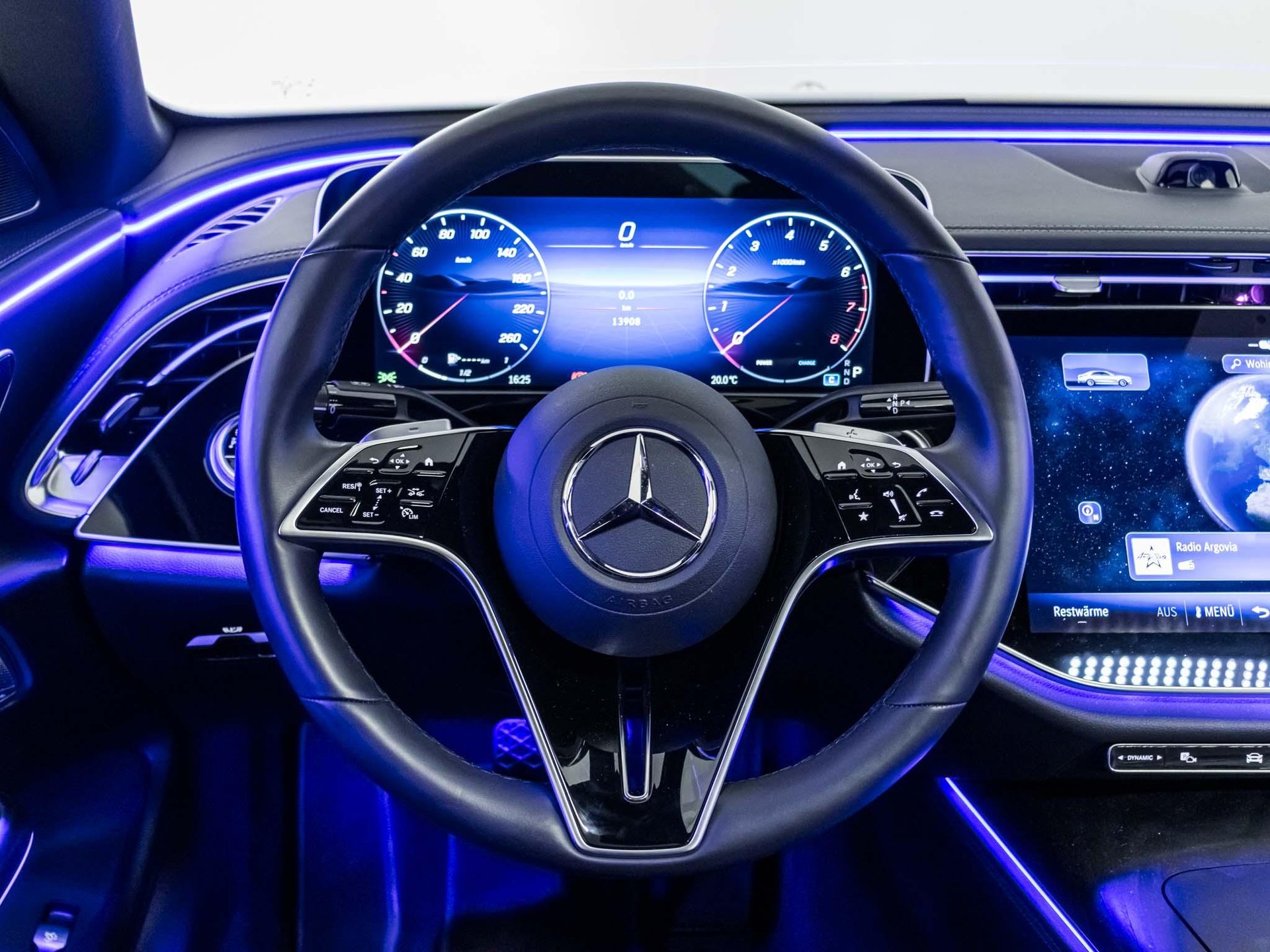 MERCEDES-BENZ E 200 4MATIC - 11