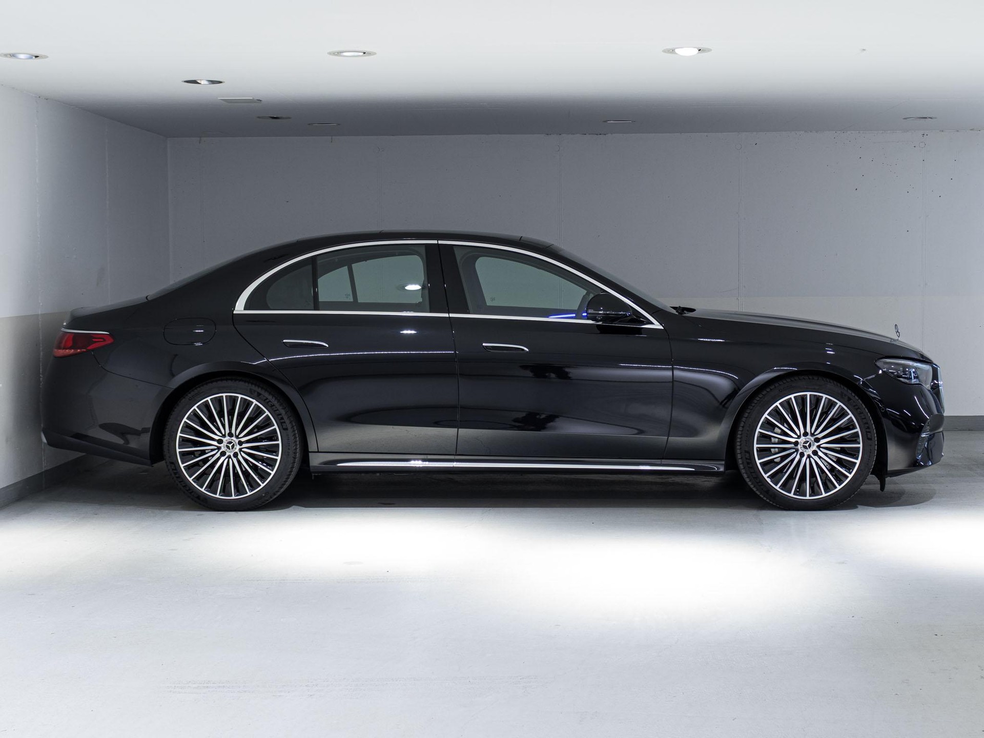 MERCEDES-BENZ E 200 4MATIC - 2