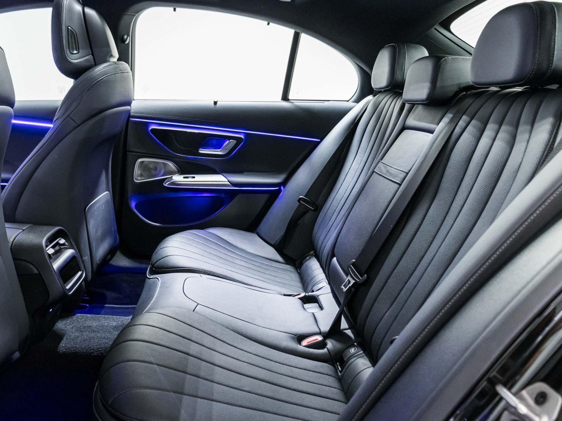 MERCEDES-BENZ E 200 4MATIC - 8