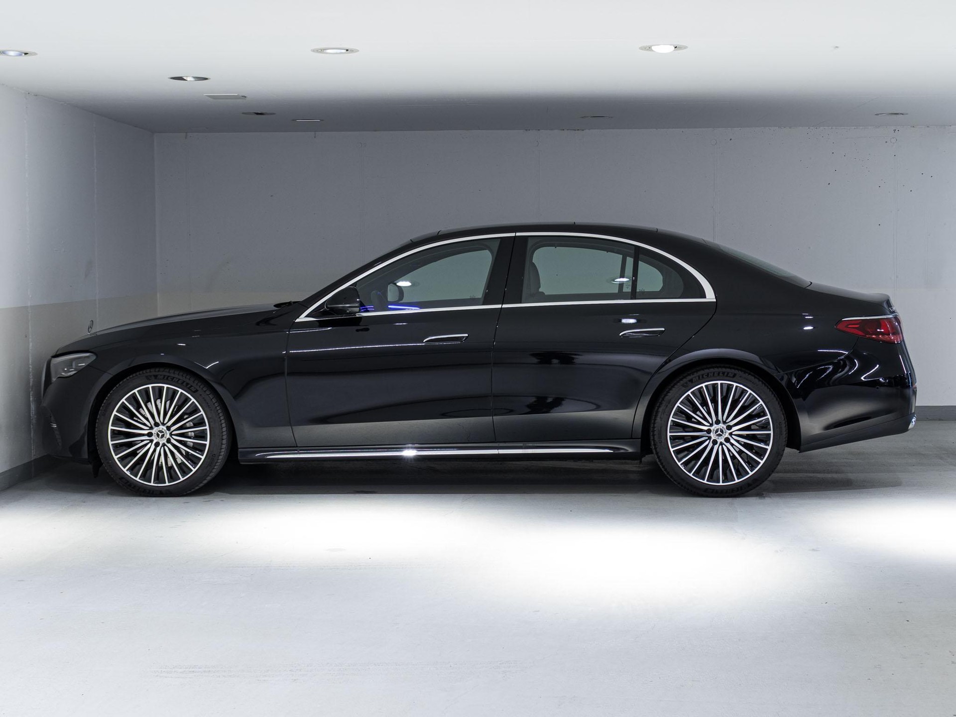MERCEDES-BENZ E 200 4MATIC - 5