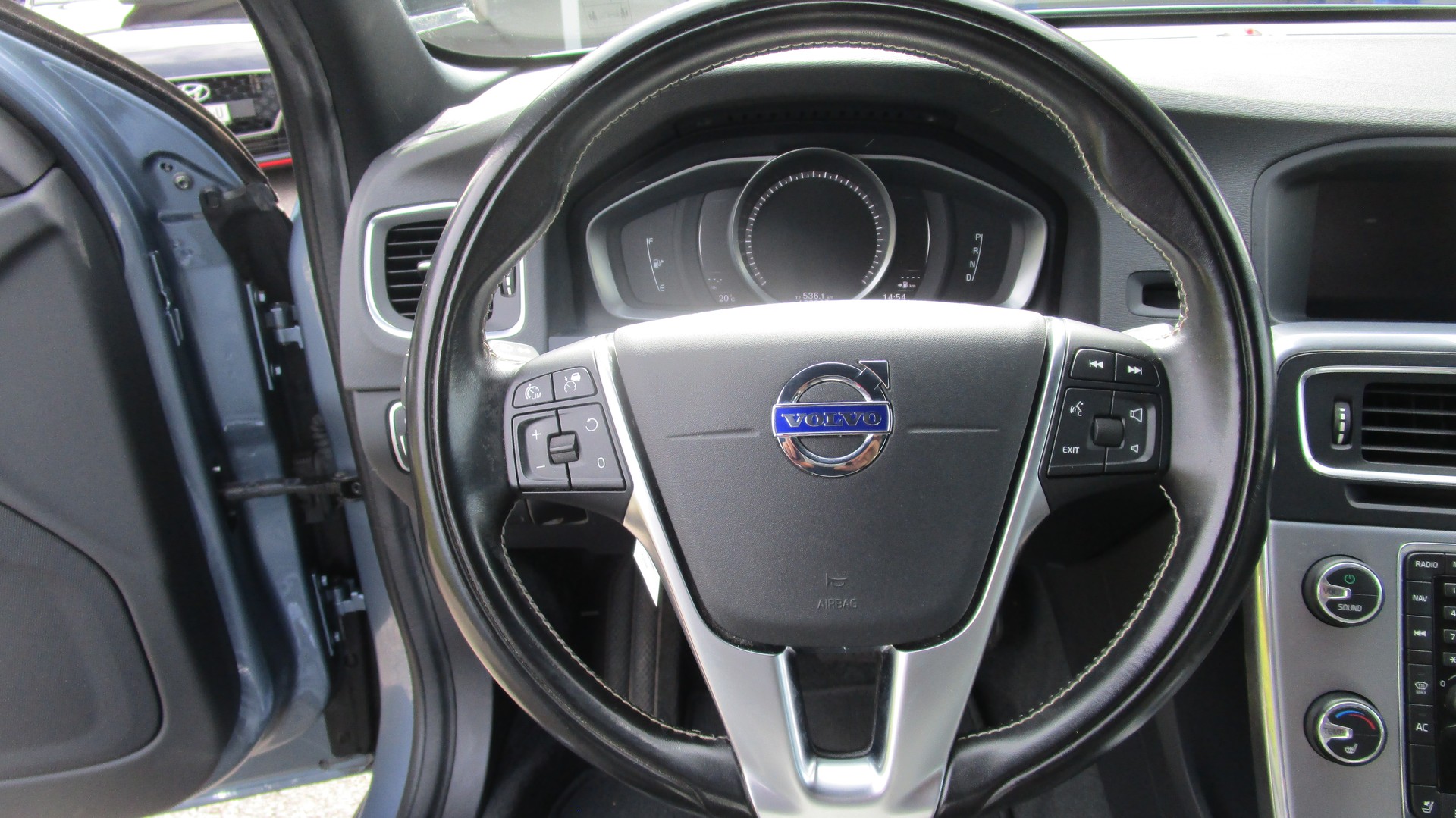 VOLVO V60 D4 Kinetic Geartronic - 11