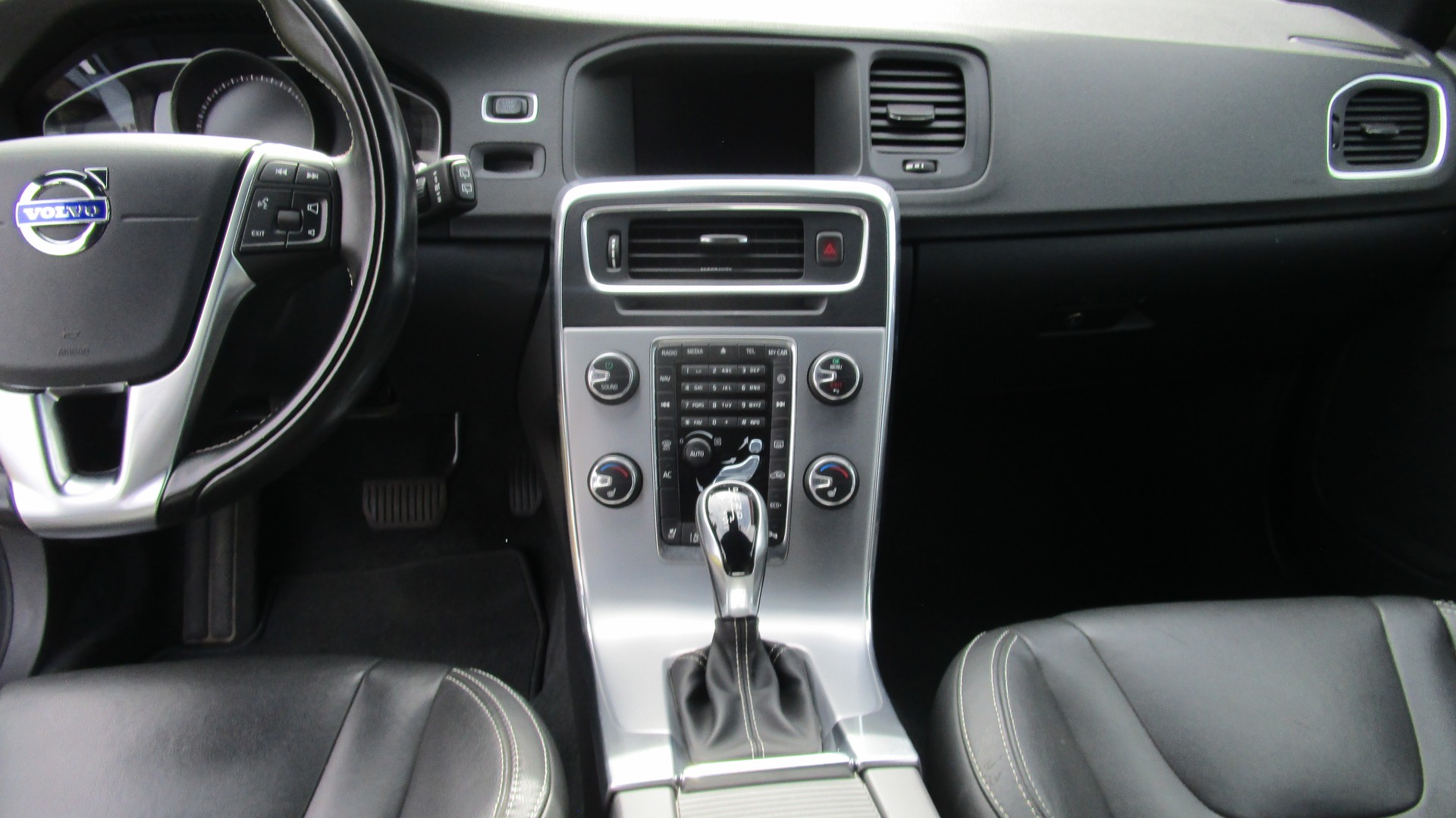 VOLVO V60 D4 Kinetic Geartronic - 12