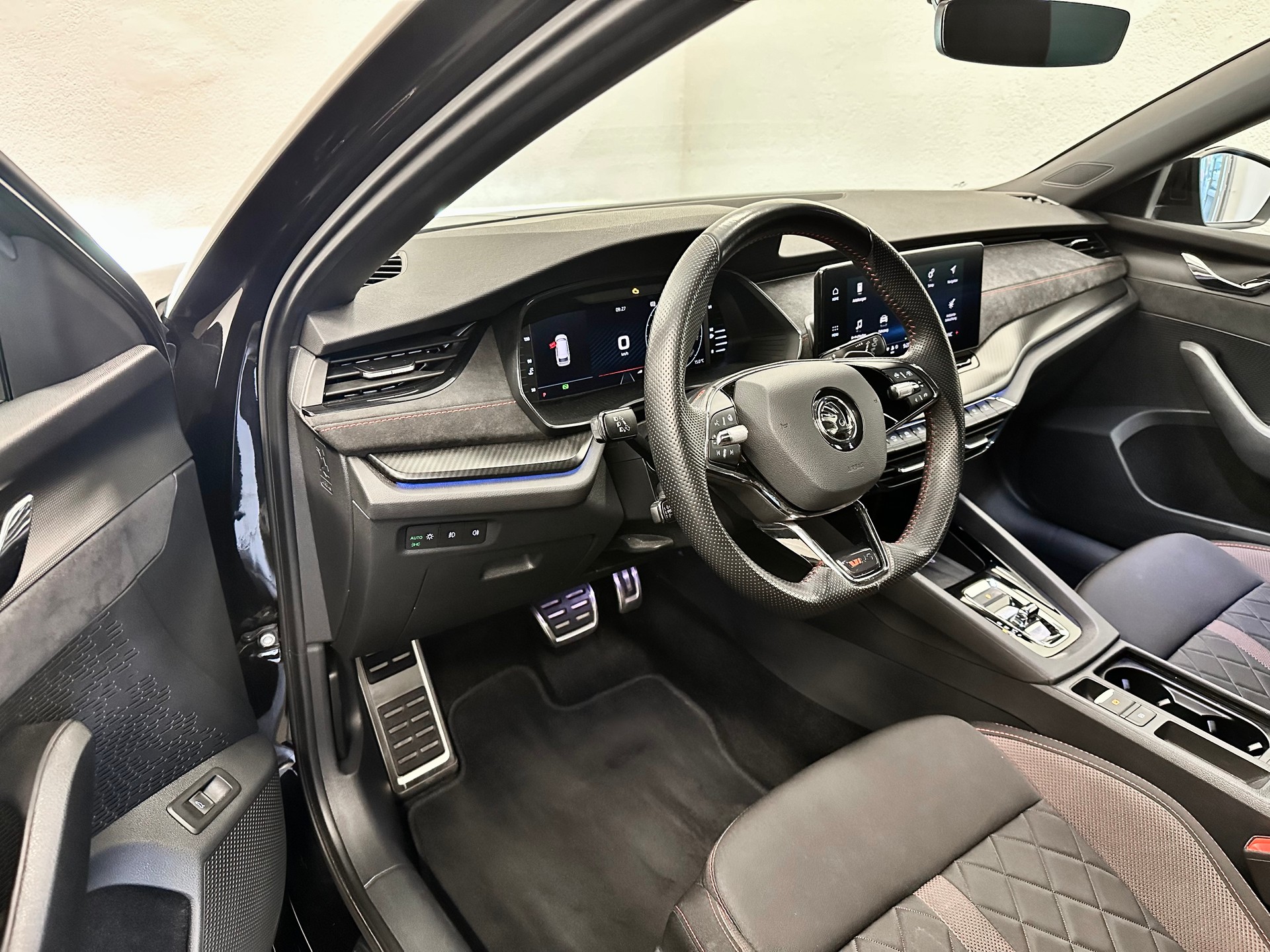 SKODA Octavia Combi 2.0 TSI DSG RS "ALL BLACK" - 19