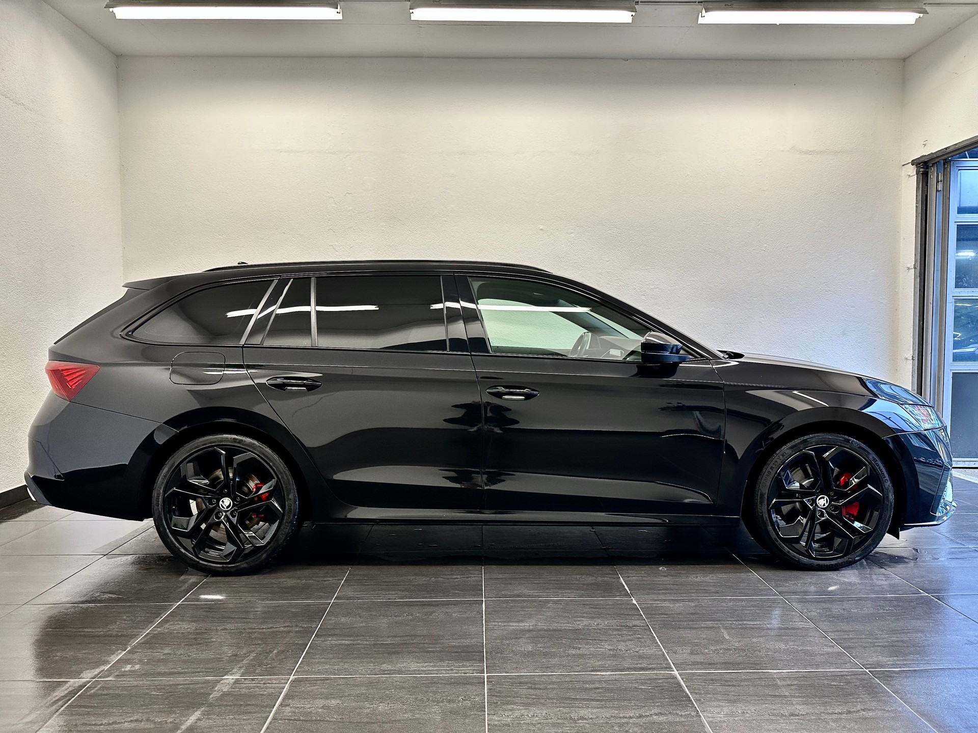 SKODA Octavia Combi 2.0 TSI DSG RS "ALL BLACK" - 4