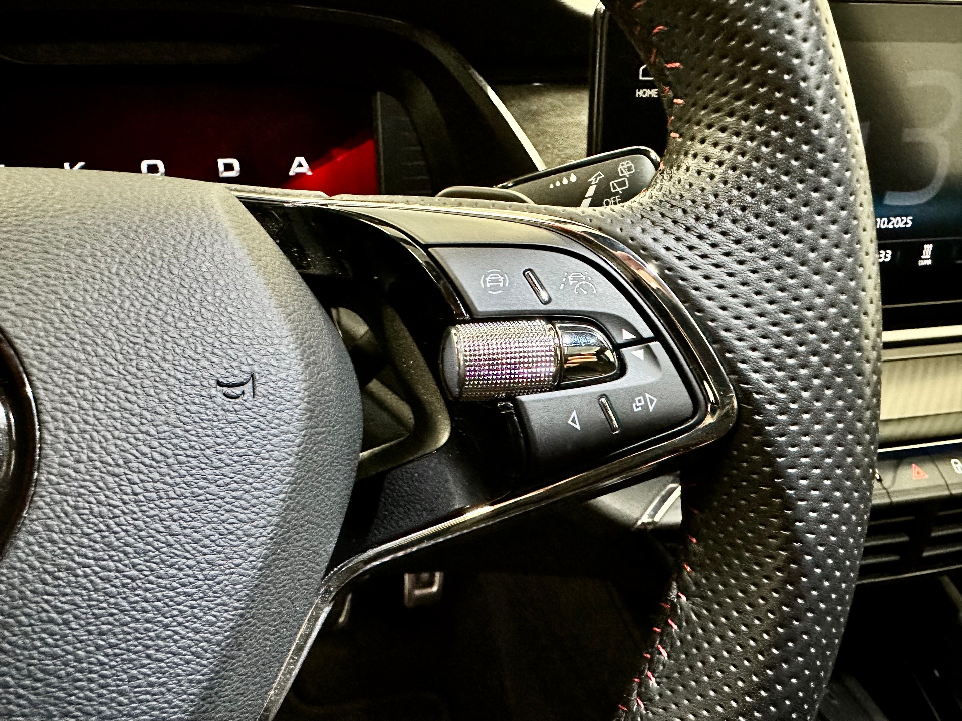 SKODA Octavia Combi 2.0 TSI DSG RS "ALL BLACK" - 28