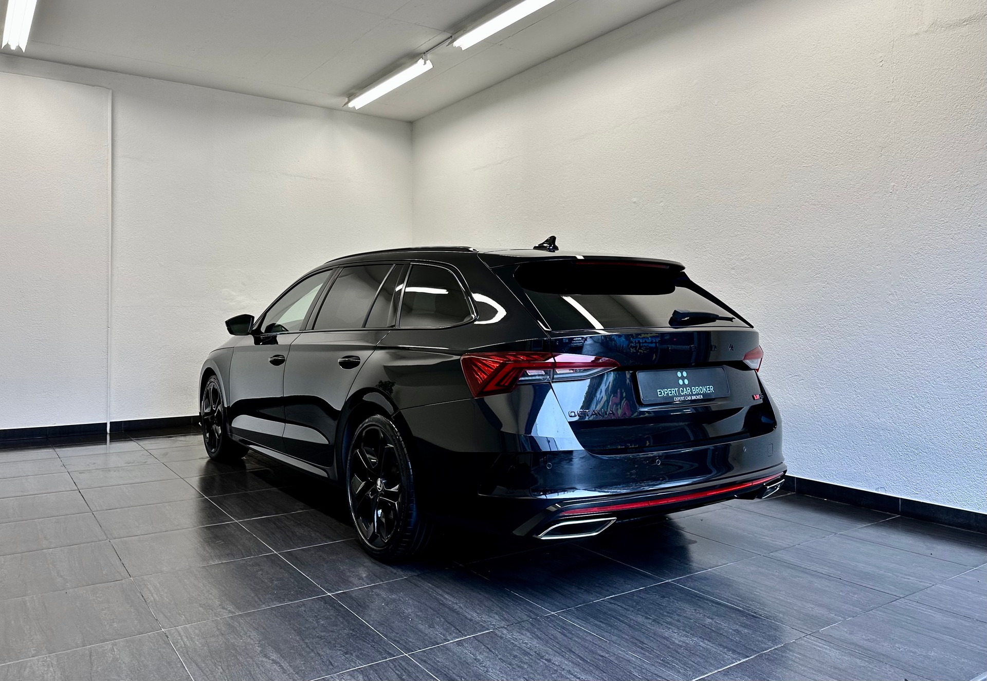 SKODA Octavia Combi 2.0 TSI DSG RS "ALL BLACK" - 7