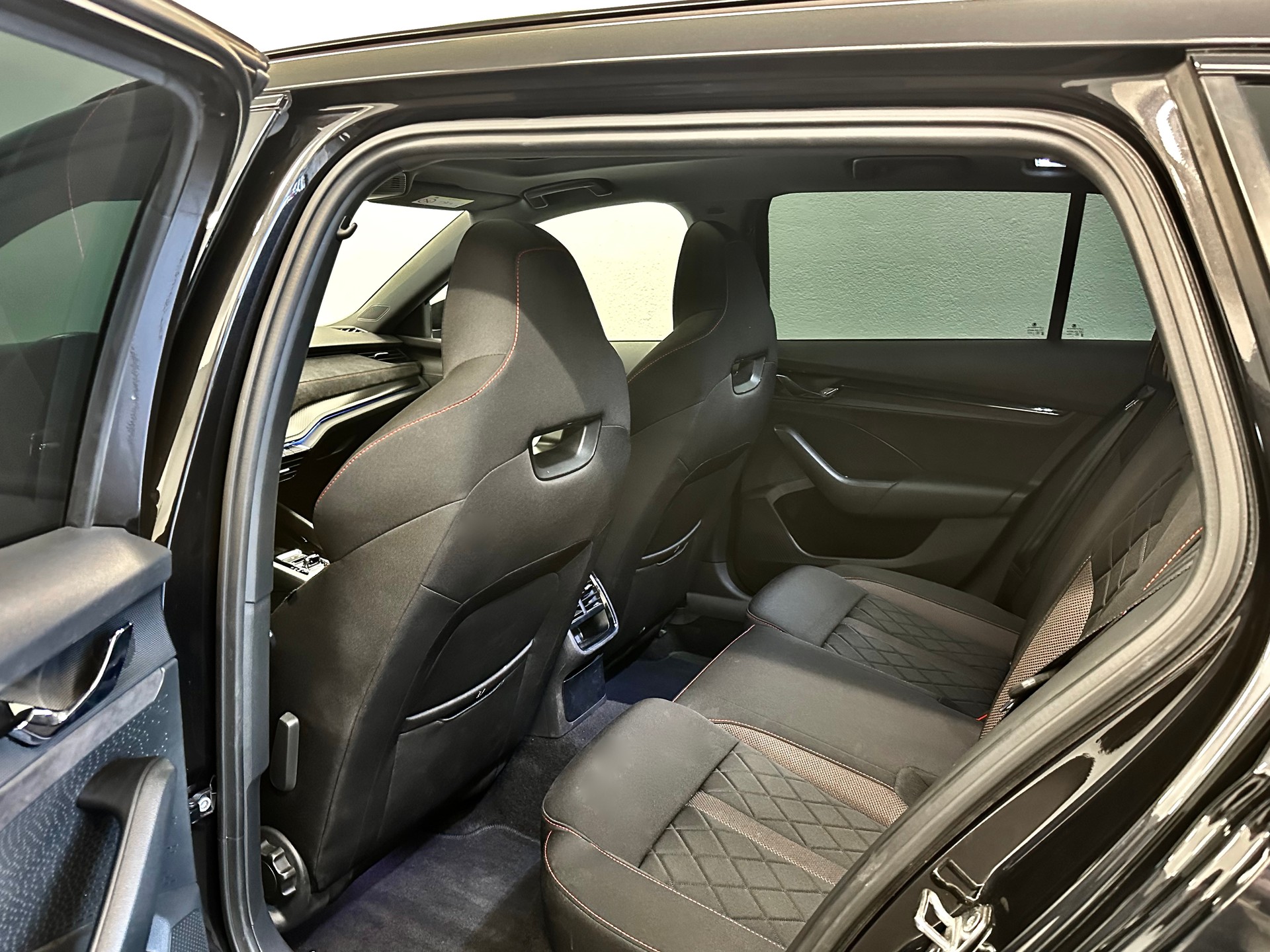 SKODA Octavia Combi 2.0 TSI DSG RS "ALL BLACK" - 20