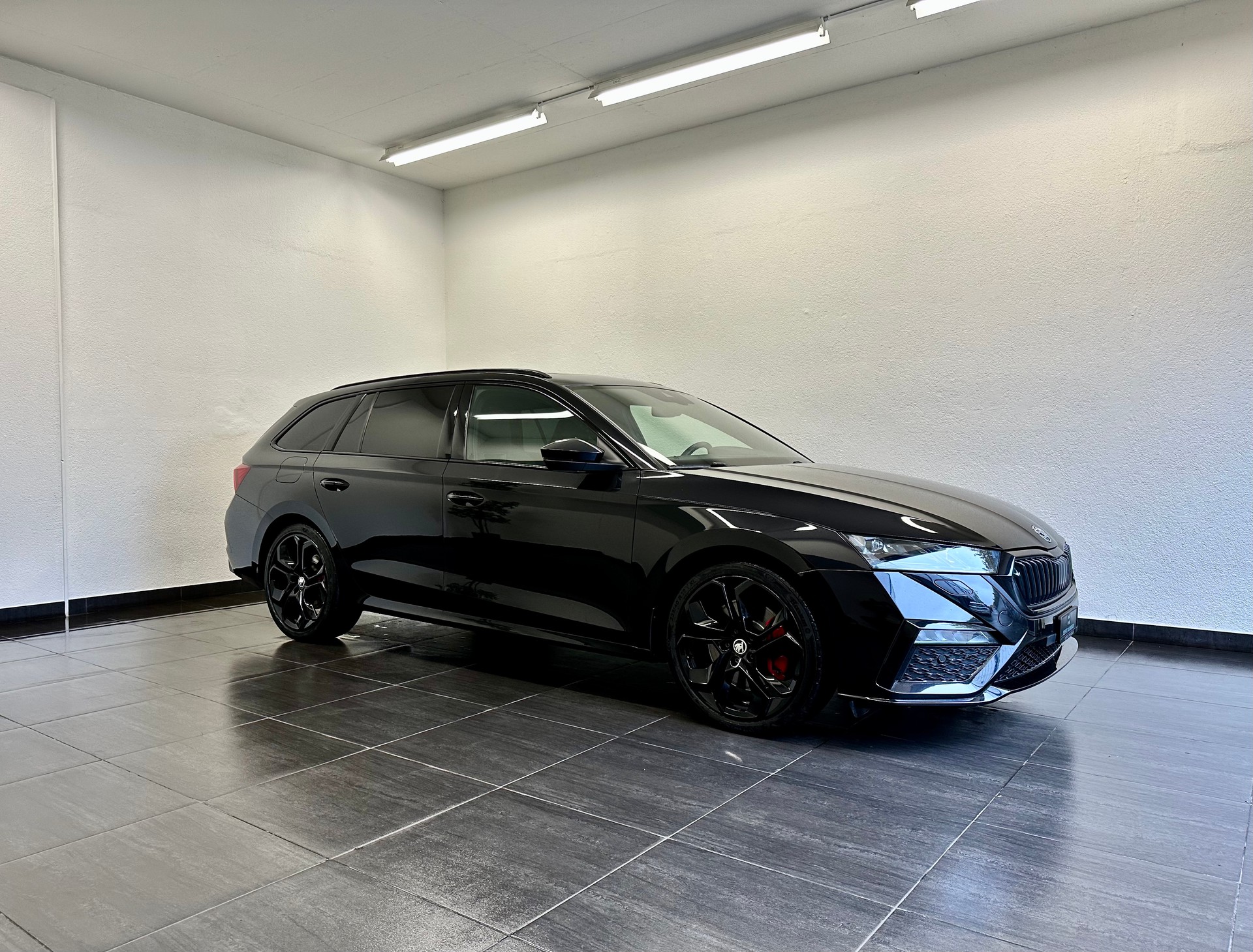 SKODA Octavia Combi 2.0 TSI DSG RS "ALL BLACK"