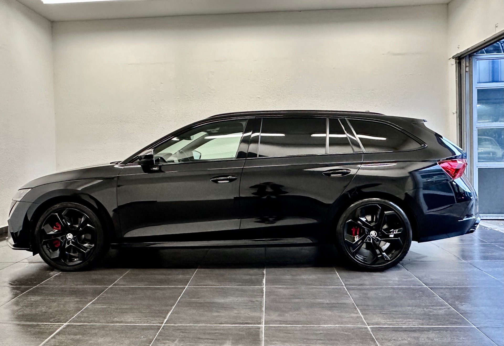 SKODA Octavia Combi 2.0 TSI DSG RS "ALL BLACK" - 5