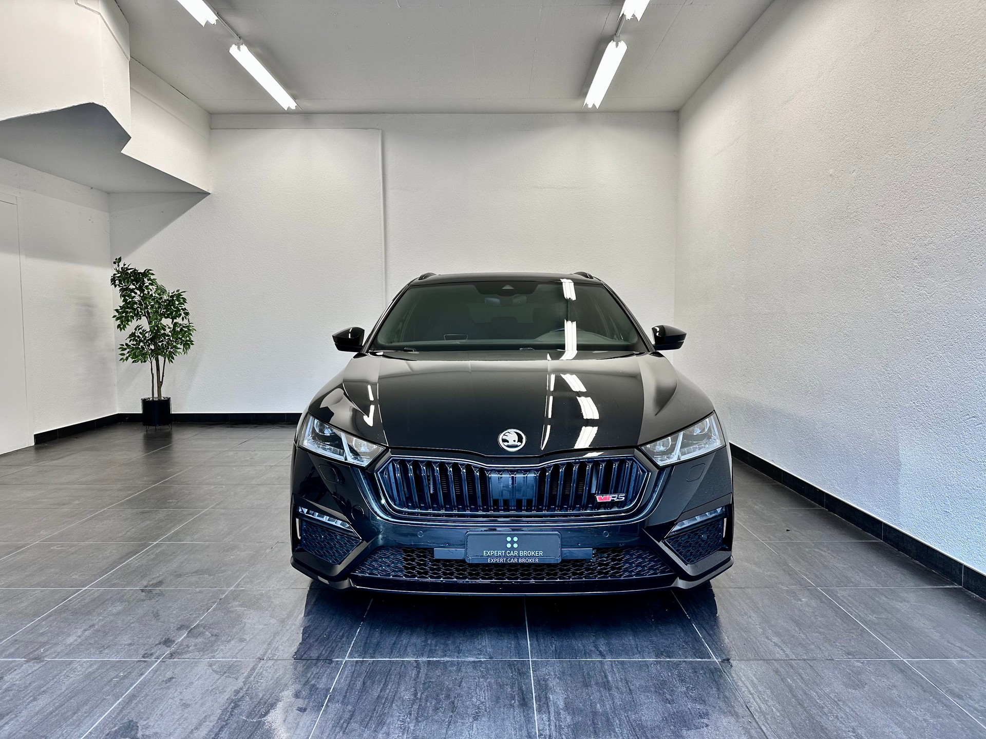 SKODA Octavia Combi 2.0 TSI DSG RS "ALL BLACK" - 2
