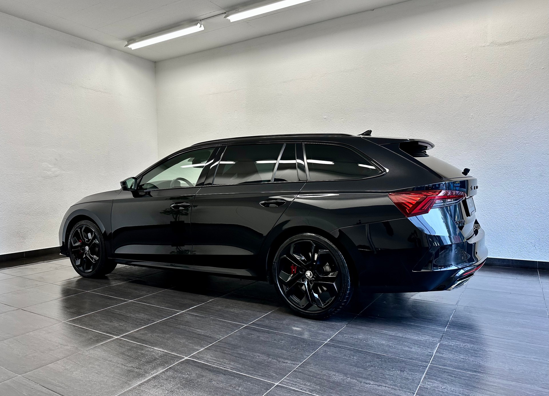 SKODA Octavia Combi 2.0 TSI DSG RS "ALL BLACK" - 6