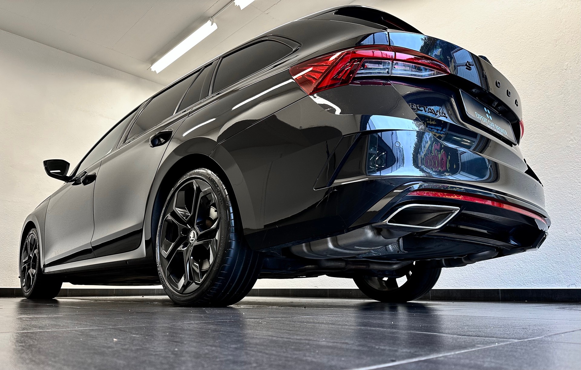 SKODA Octavia Combi 2.0 TSI DSG RS "ALL BLACK" - 8