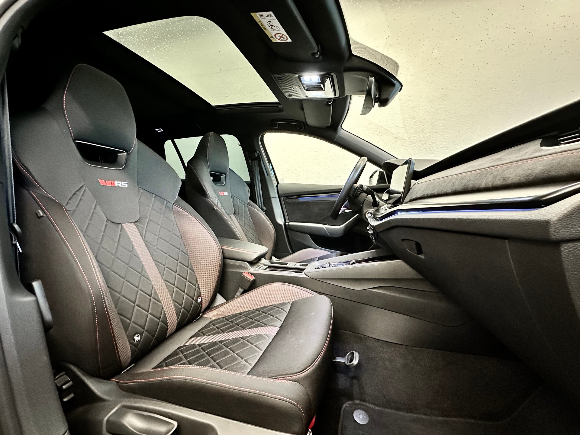 SKODA Octavia Combi 2.0 TSI DSG RS "ALL BLACK" - 16