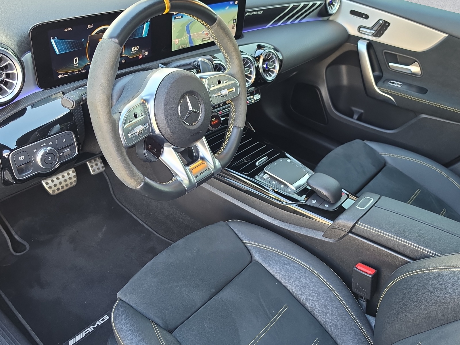 MERCEDES-BENZ A 45 S AMG 4Matic+ Speedshift - 11