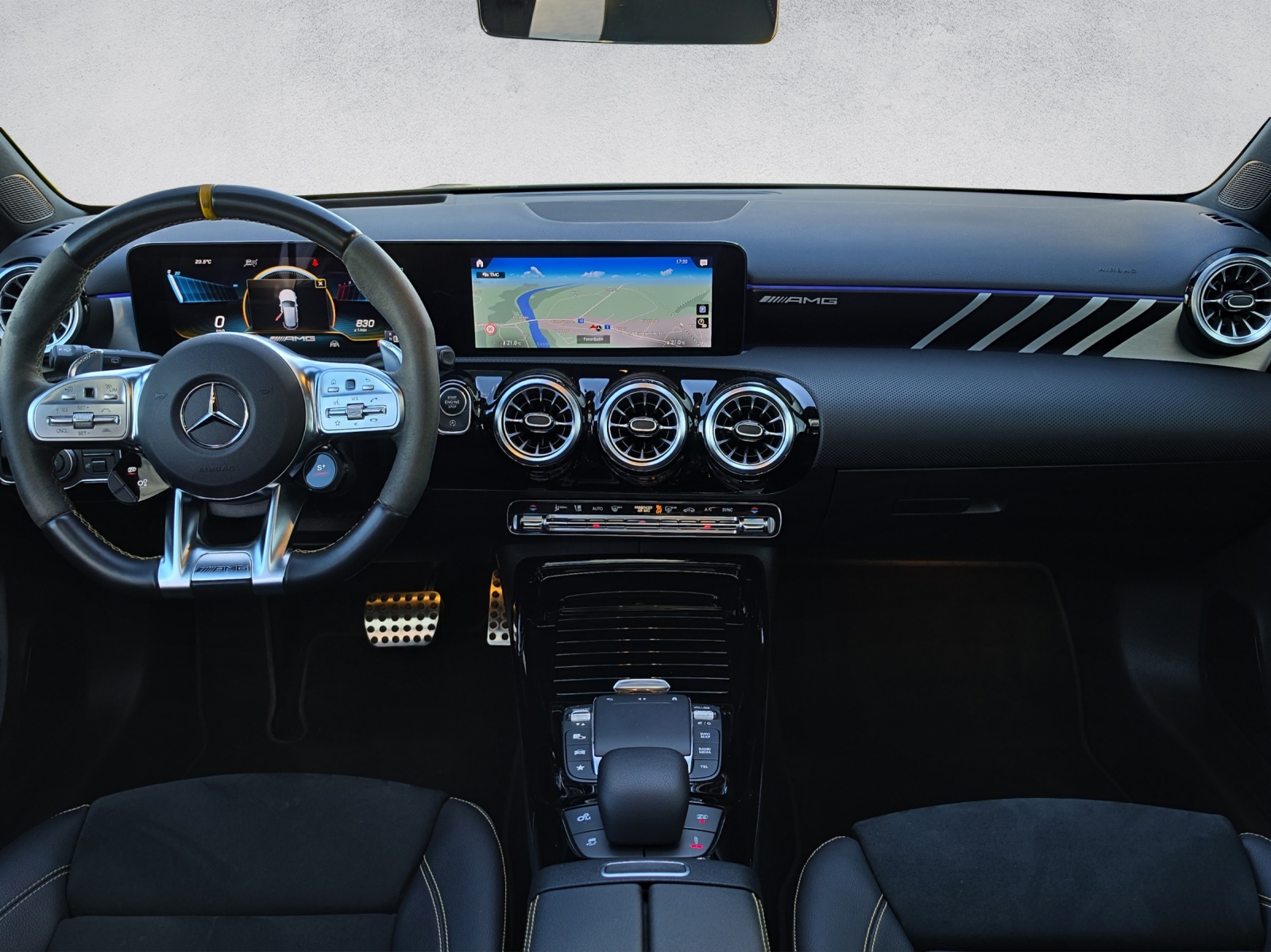 MERCEDES-BENZ A 45 S AMG 4Matic+ Speedshift - 9