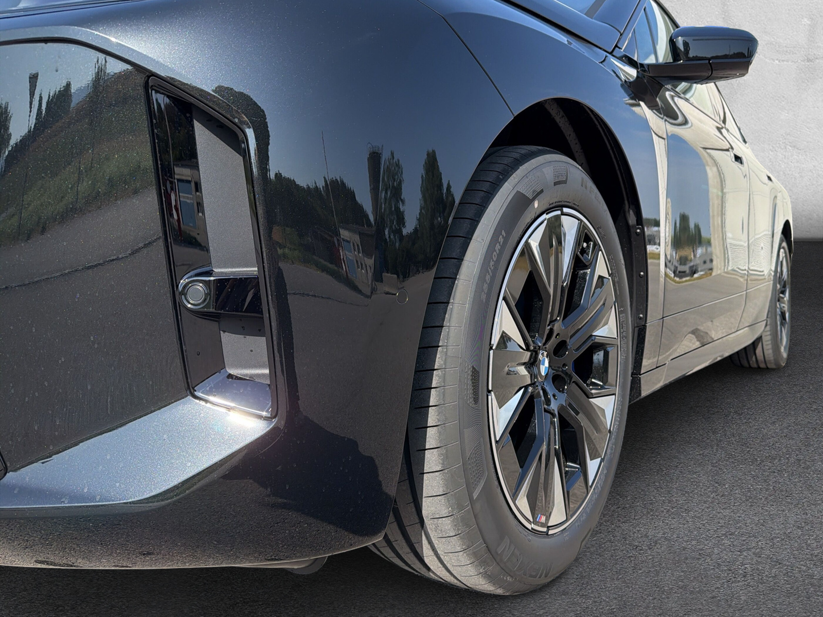 BMW iX xDrive60 M Sport - 9