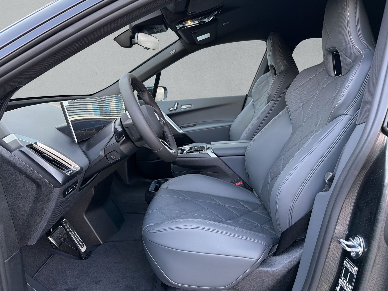 BMW iX xDrive60 M Sport - 12