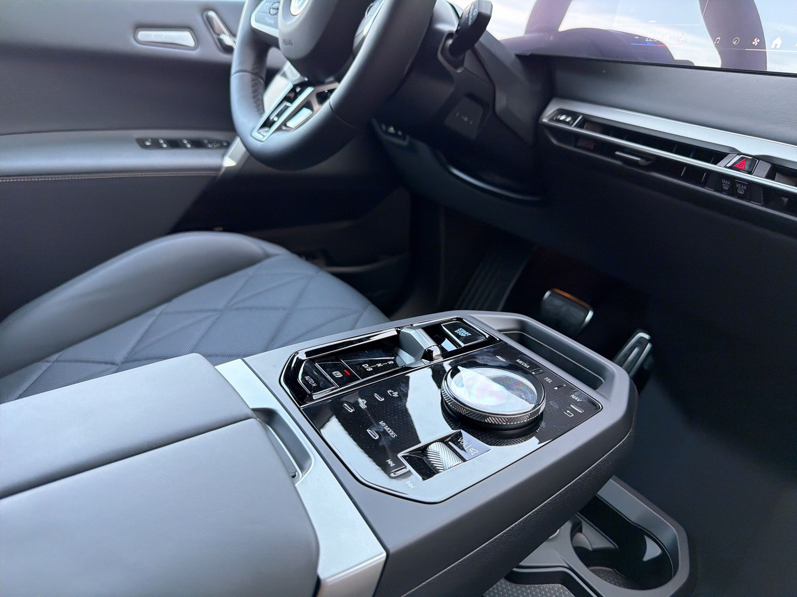 BMW iX xDrive60 M Sport - 15