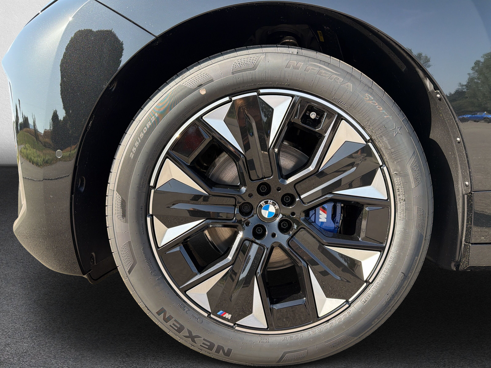 BMW iX xDrive60 M Sport - 10