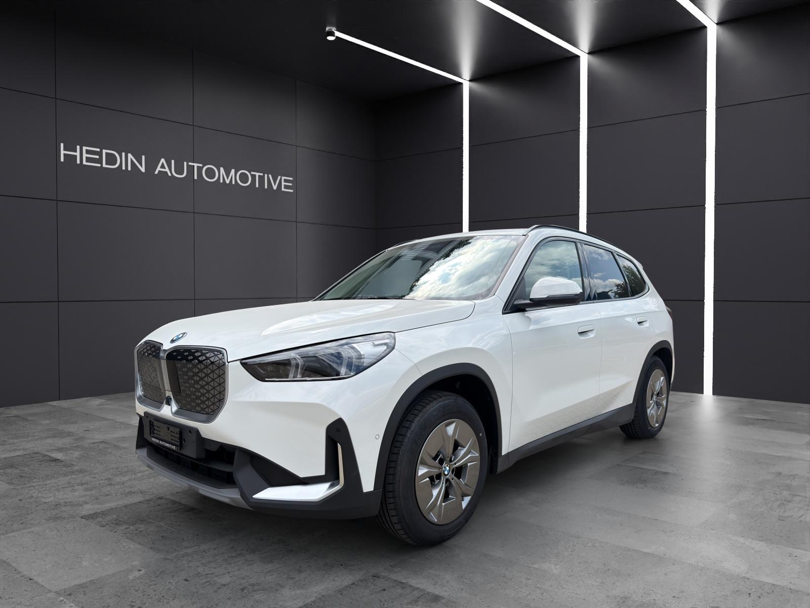 BMW iX1 30 xDrive SUV / Geländewagen