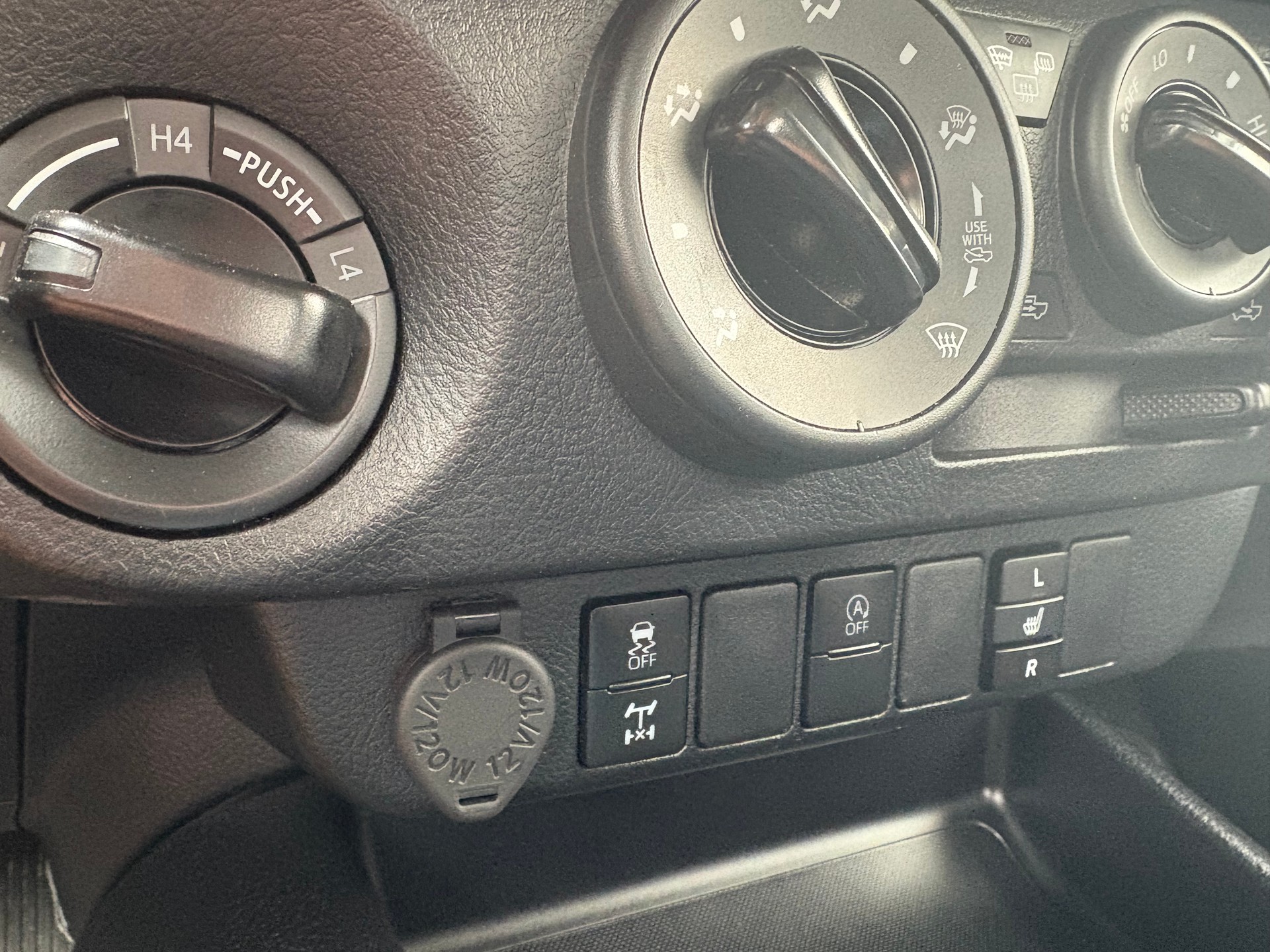 TOYOTA Hilux 2.4D-4D Comfort Double Cab 4x4 - 12