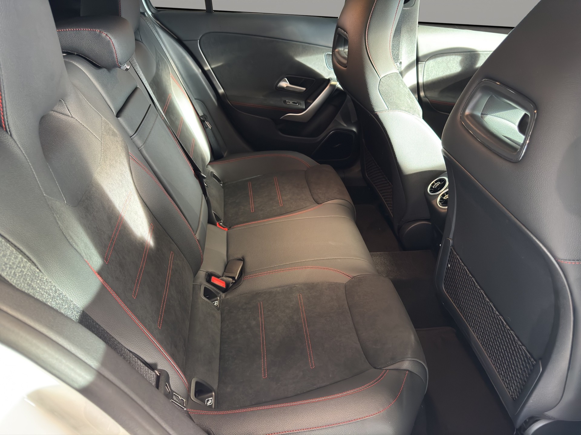 MERCEDES-BENZ A 200 Night Star 7G-DCT - 11