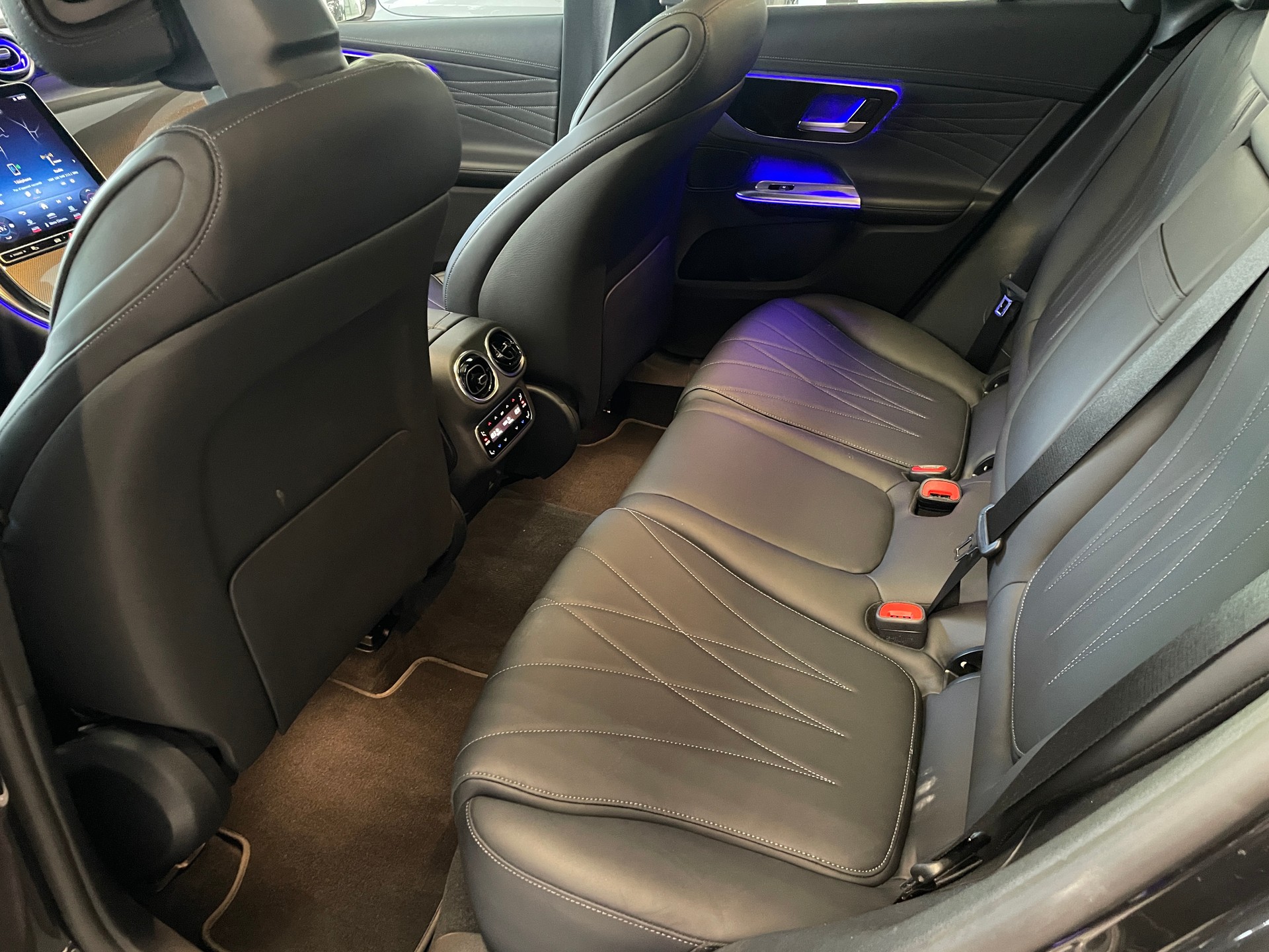 MERCEDES-BENZ GLC 300 4Matic AMG Line 9G-Tronic - 11