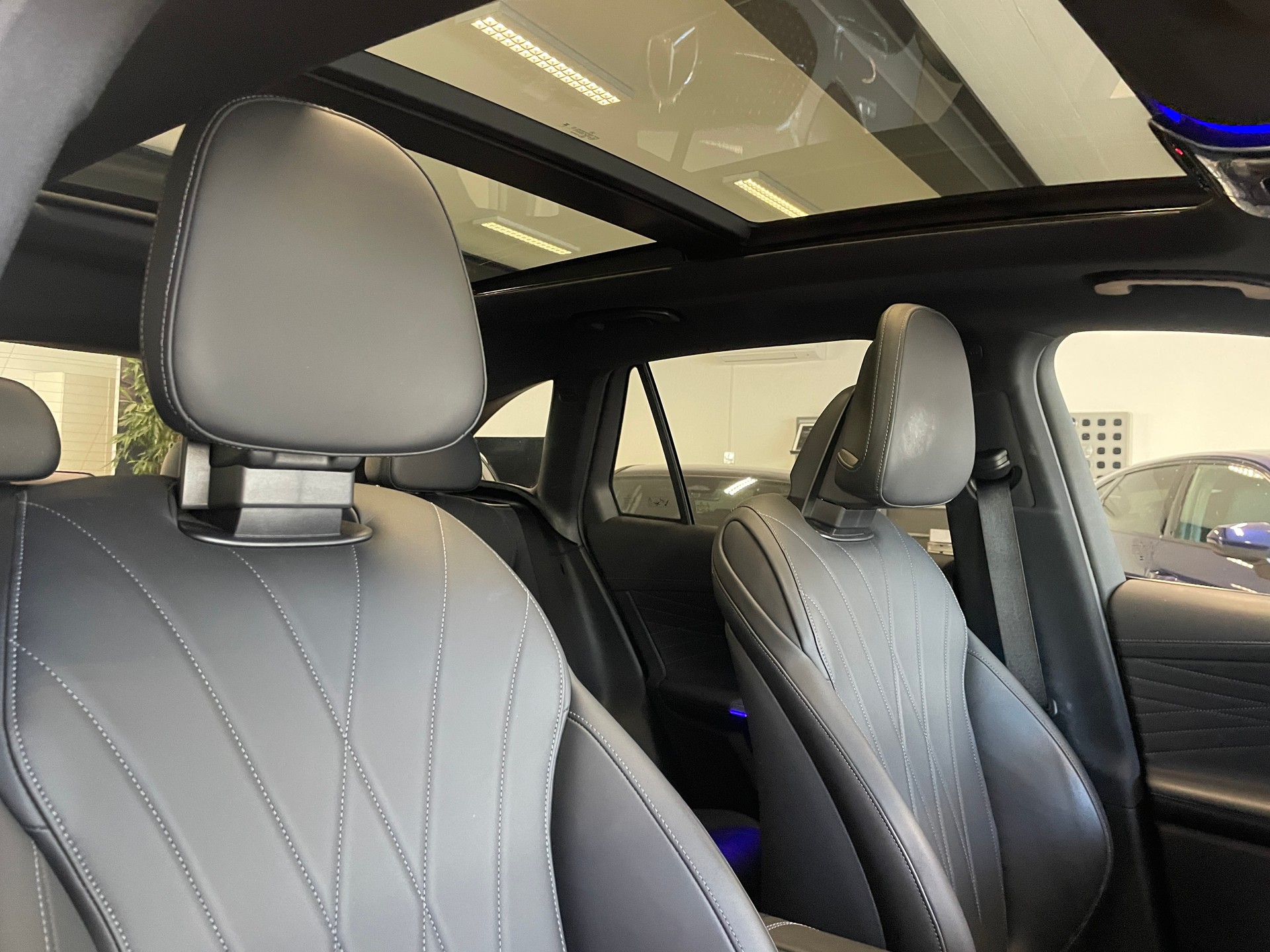 MERCEDES-BENZ GLC 300 4Matic AMG Line 9G-Tronic - 26