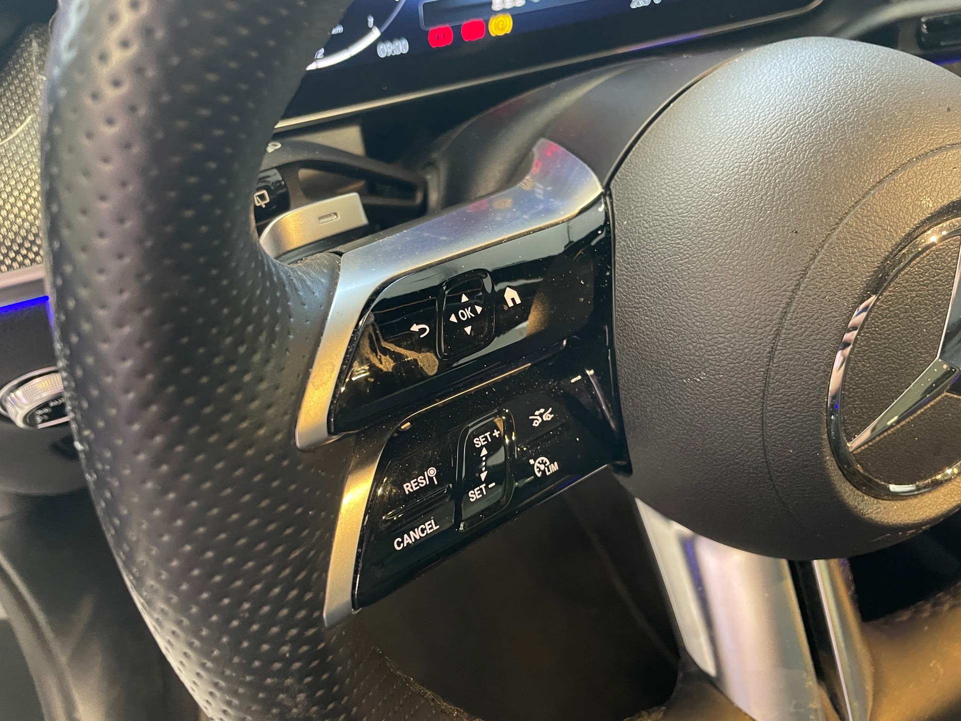 MERCEDES-BENZ GLC 300 4Matic AMG Line 9G-Tronic - 15