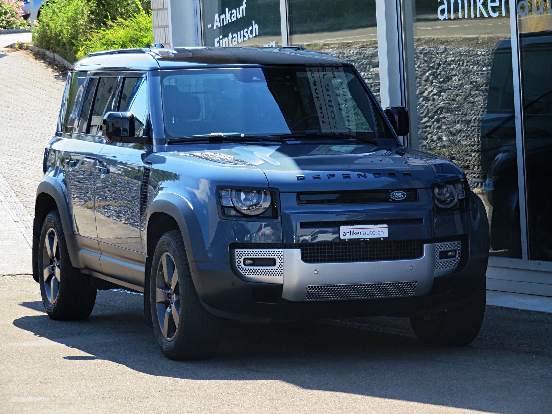 LAND ROVER Defender 110 D240 SD4 AT8