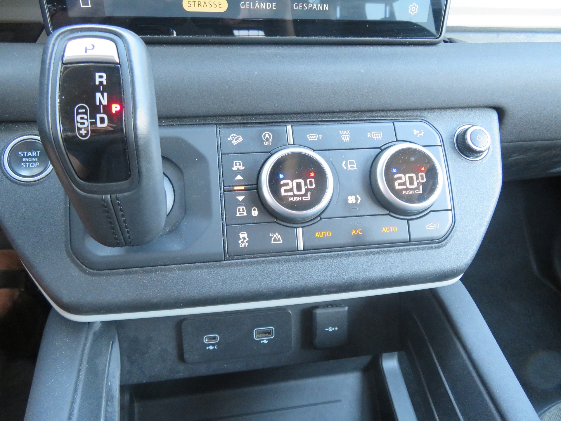 LAND ROVER Defender 110 D240 SD4 AT8 - 11