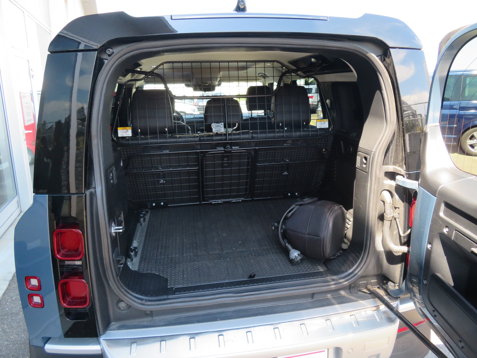 LAND ROVER Defender 110 D240 SD4 AT8 - 4