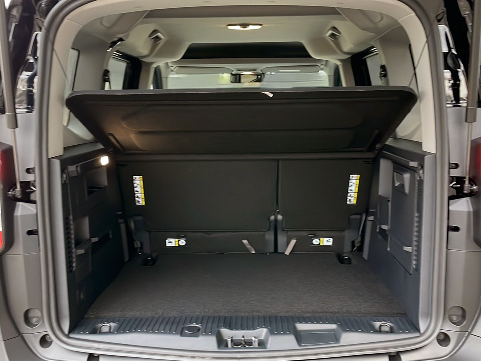 FORD E-Tourneo Courier Active - 10