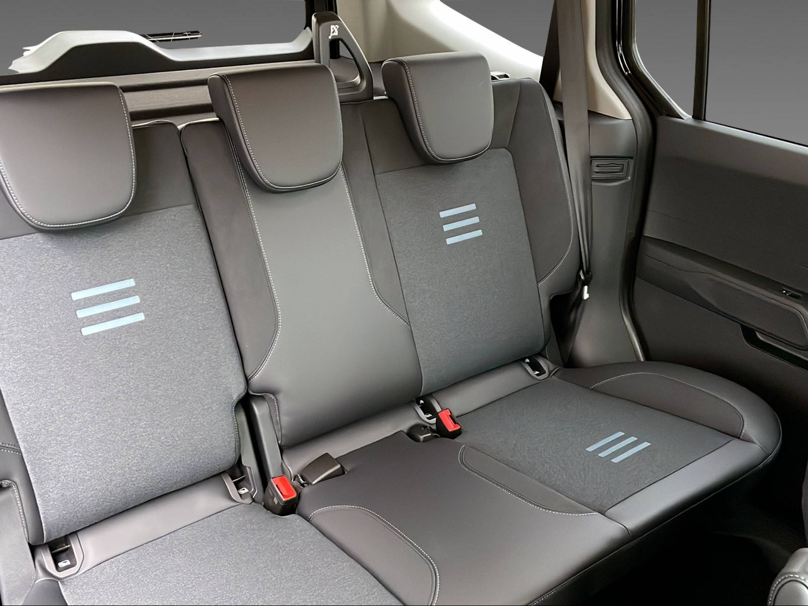 FORD E-Tourneo Courier Active - 9