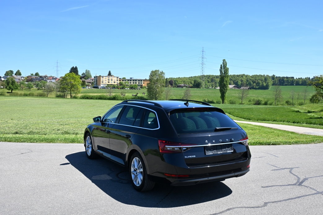 SKODA Superb Combi 2.0 TDi Ambition DSG - 4