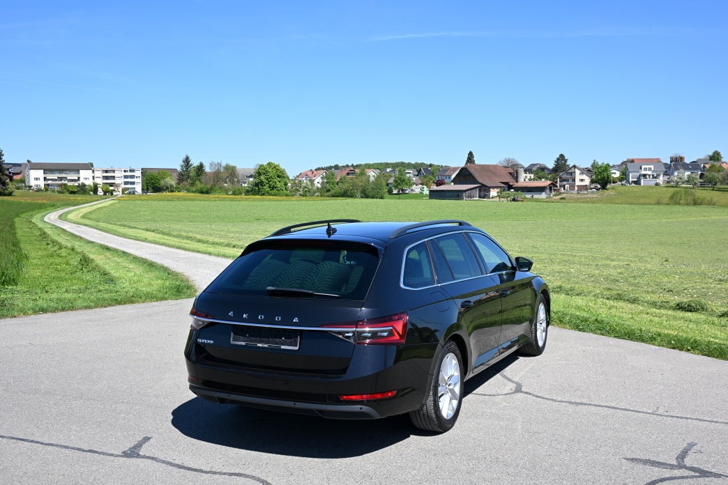 SKODA Superb Combi 2.0 TDi Ambition DSG - 3
