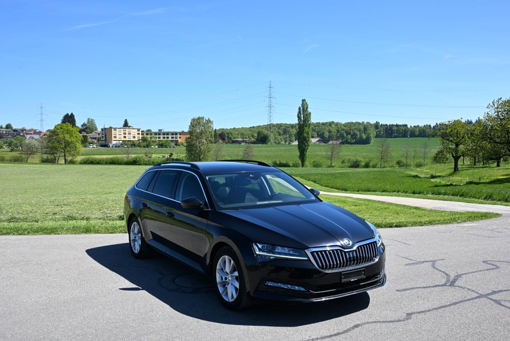 SKODA Superb Combi 2.0 TDi Ambition DSG - 2