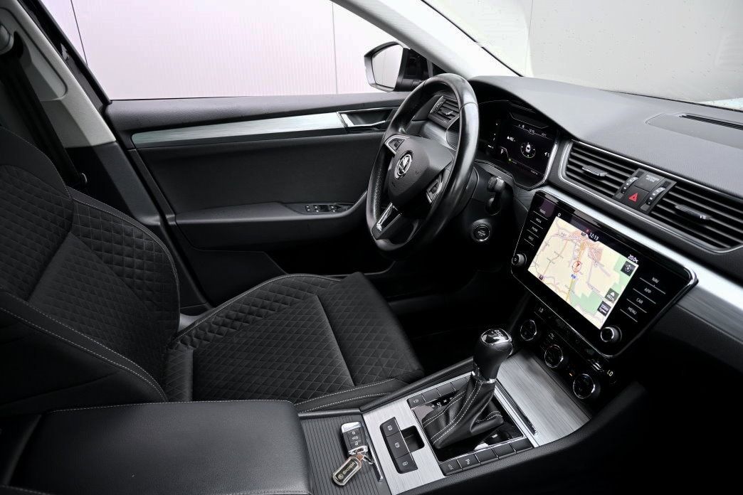 SKODA Superb Combi 2.0 TDi Ambition DSG - 7