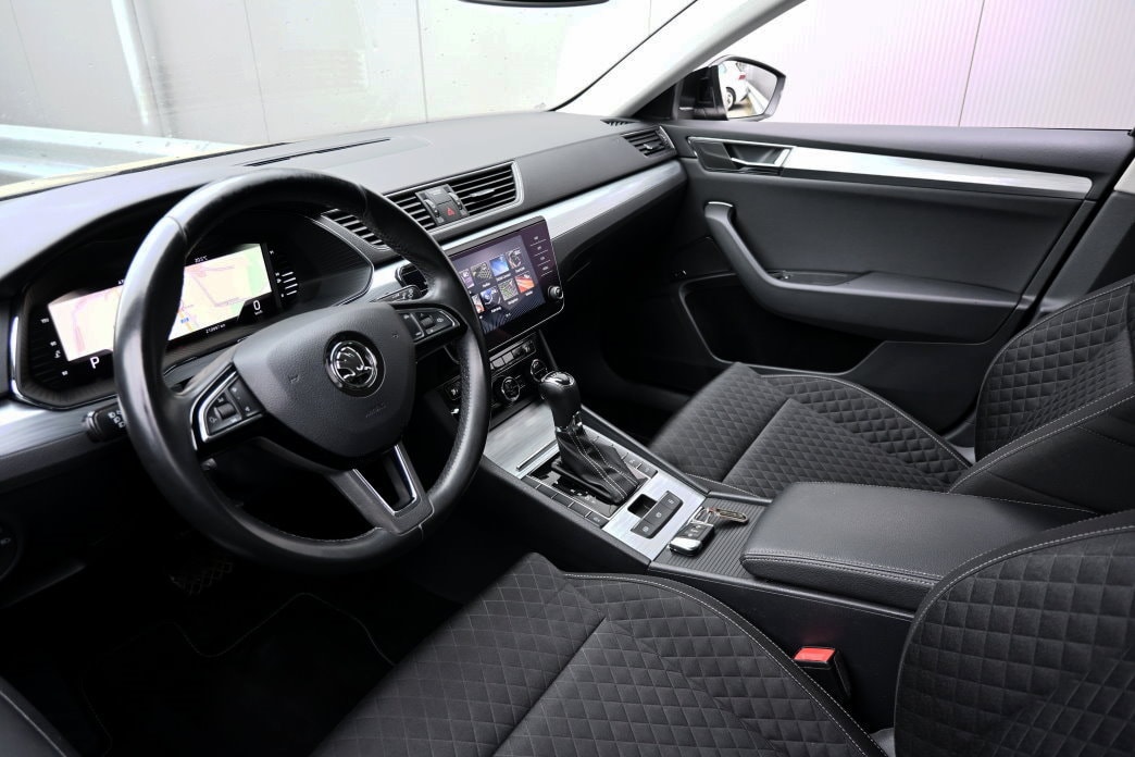 SKODA Superb Combi 2.0 TDi Ambition DSG - 9