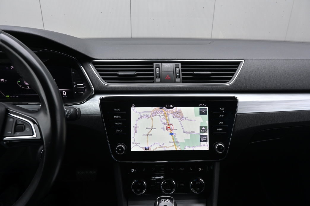 SKODA Superb Combi 2.0 TDi Ambition DSG - 12