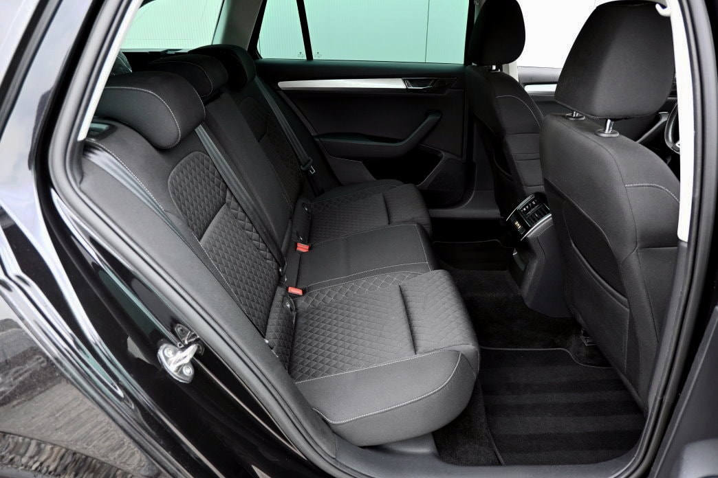 SKODA Superb Combi 2.0 TDi Ambition DSG - 8