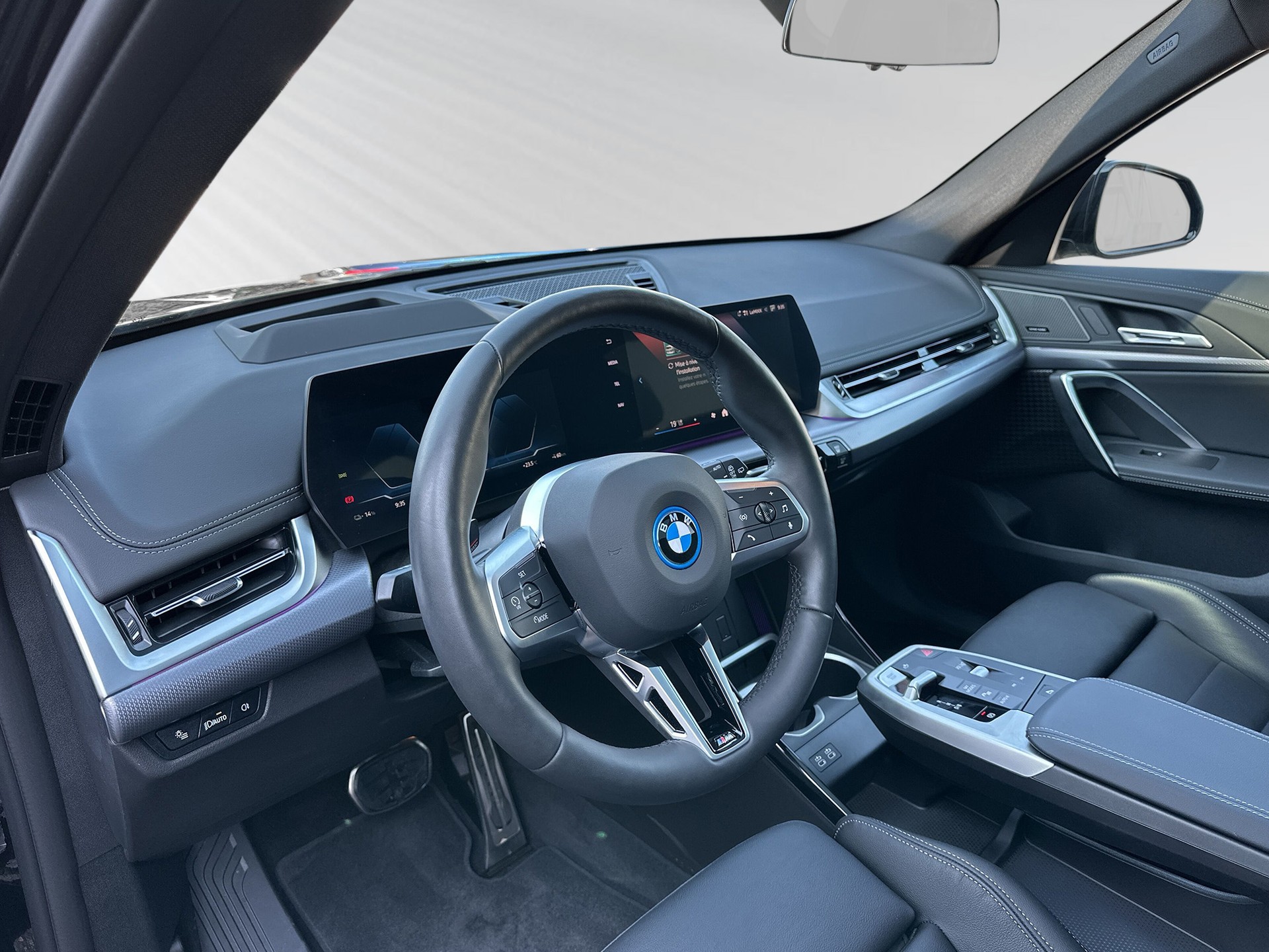 BMW iX1 xDrive 30 M Sport Pro - 4