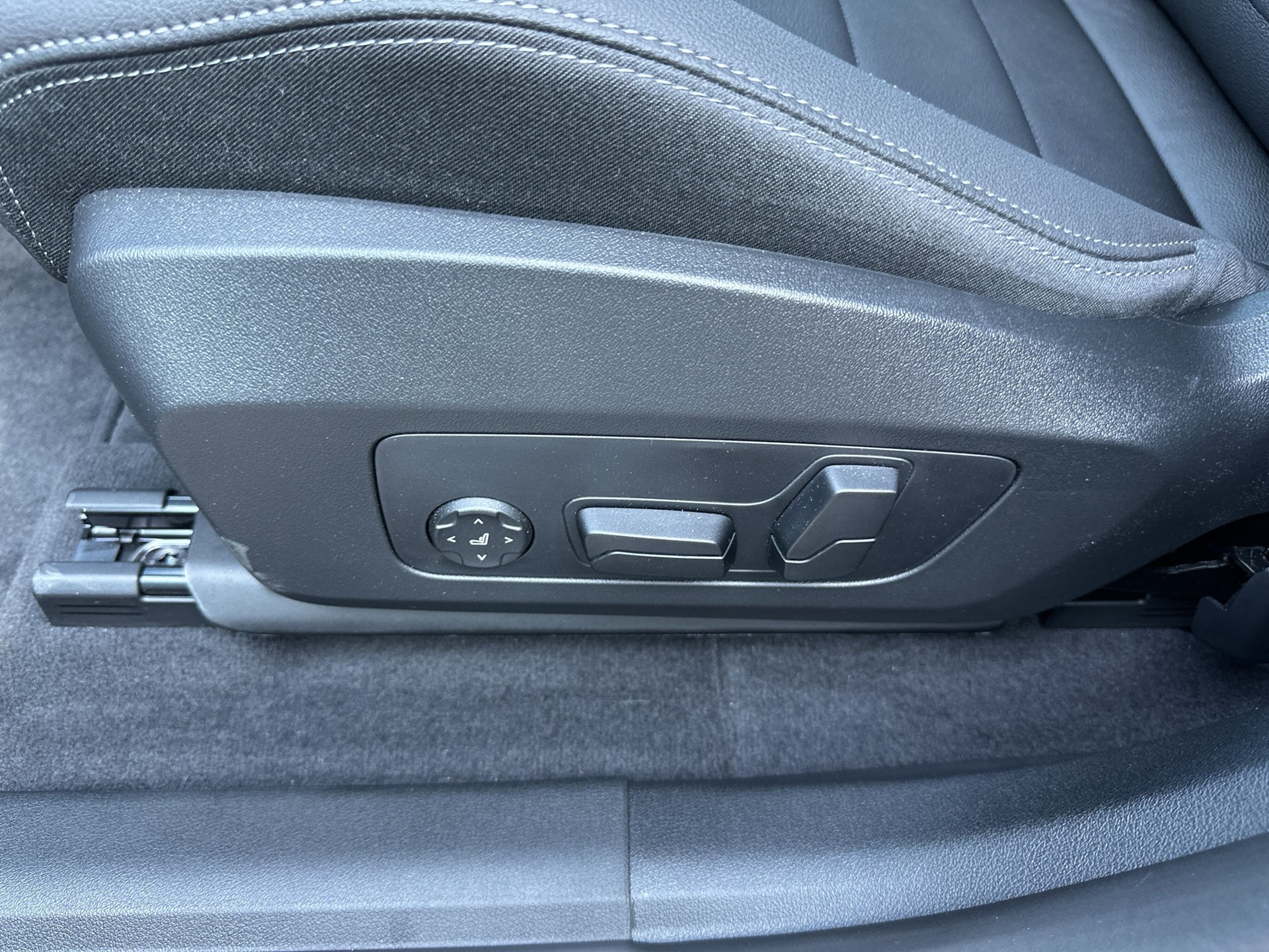 BMW iX1 xDrive 30 M Sport Pro - 19
