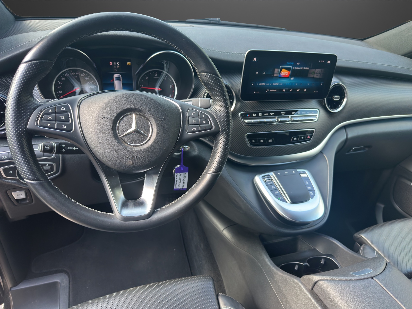 MERCEDES-BENZ V 300 d Swiss Edition kompakt 4Matic 9G-Tronic - 9