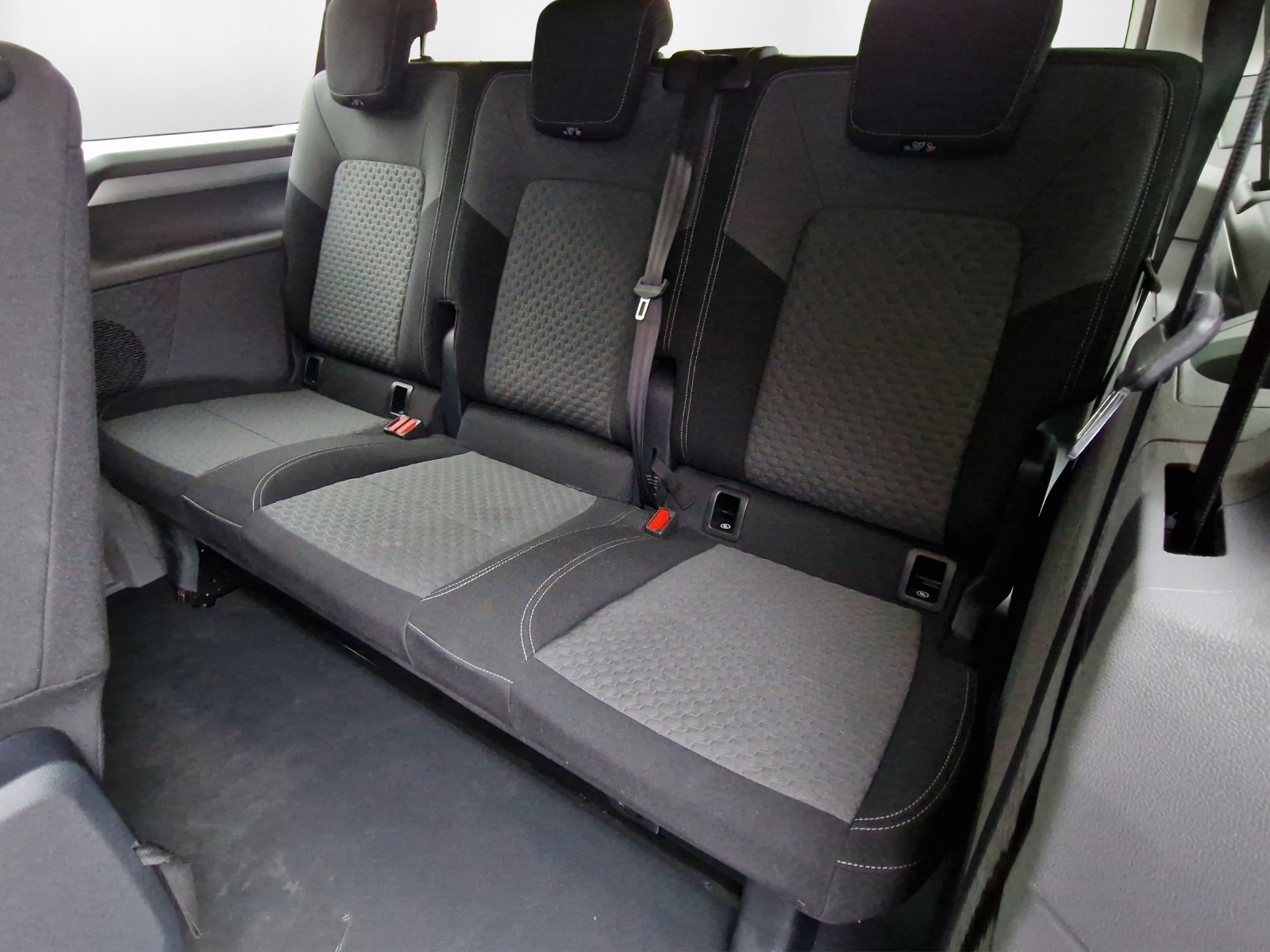 VW Caravelle 2.0 TDI Life LWB Aut 8 - 12