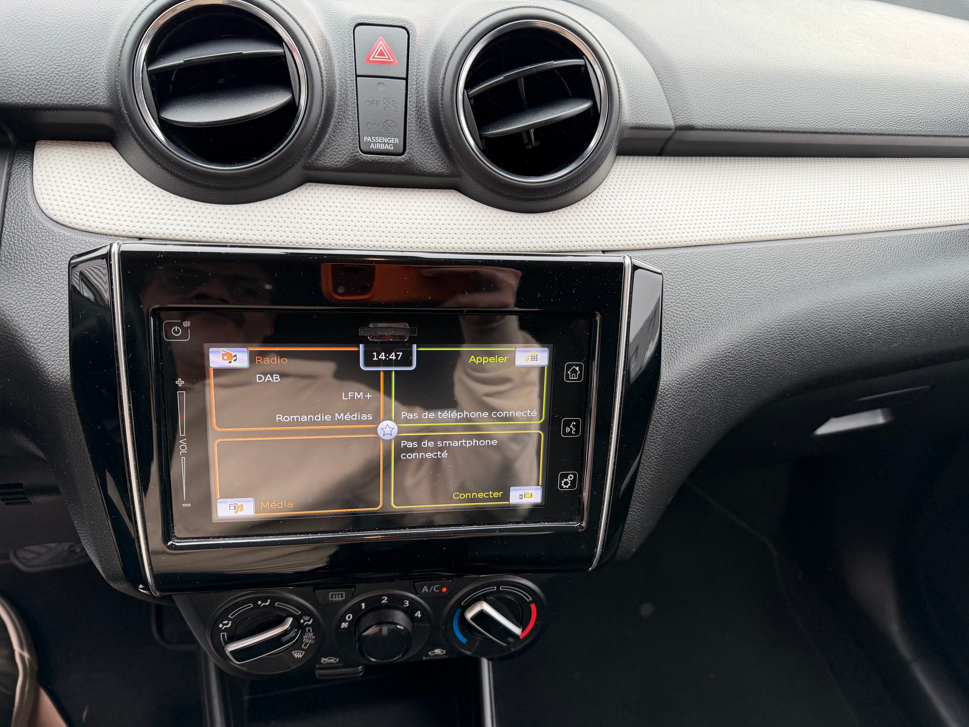 SUZUKI Swift 1.2 Compact Top Hybrid CVT - 9