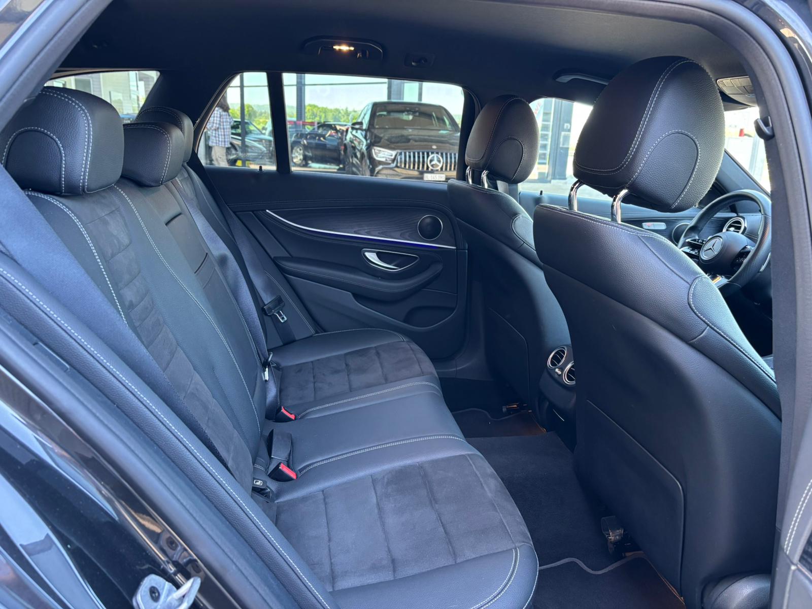 MERCEDES-BENZ E 220d AMG-Line 4Matic Kombi - 10